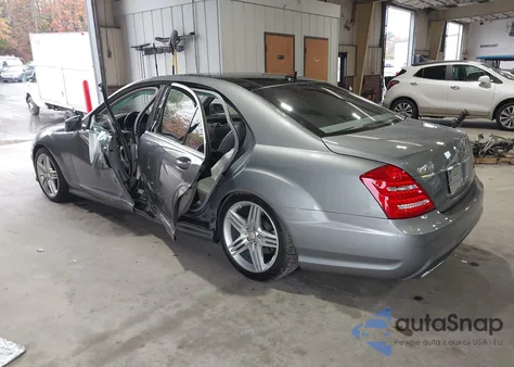 2013 Mercedes-Benz S 550 z USA, uszkodzony, nr VIN WDDNG7DB7DA527500